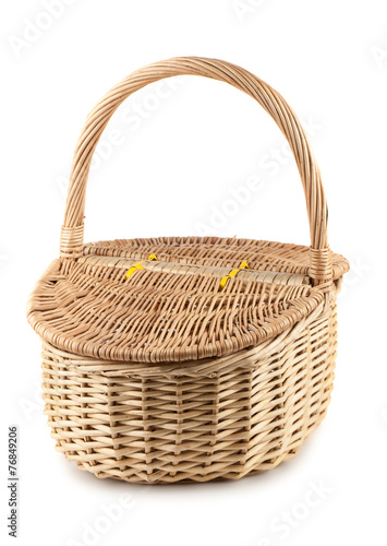 Picnic wicker basket with lid