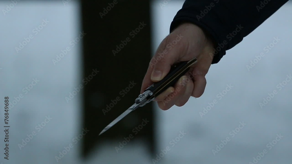 Klappmesser in männlicher Hand