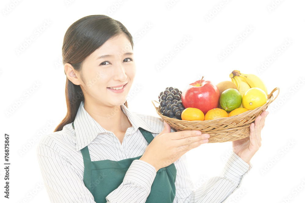 果物を持つ女性 果物を持つ女性