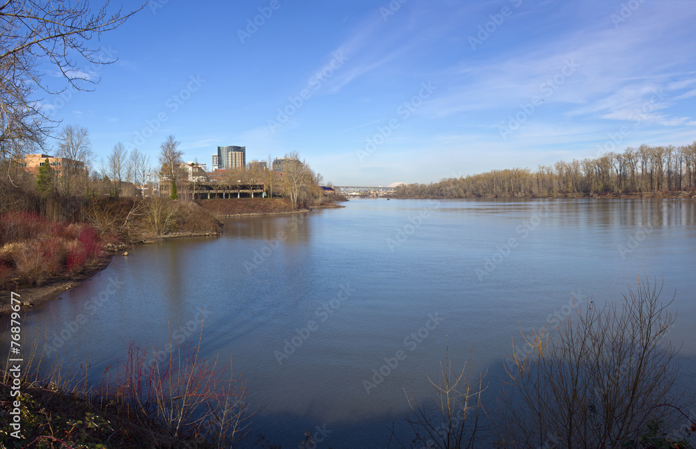 Obraz premium Willamette river viewpoint and new constructions.