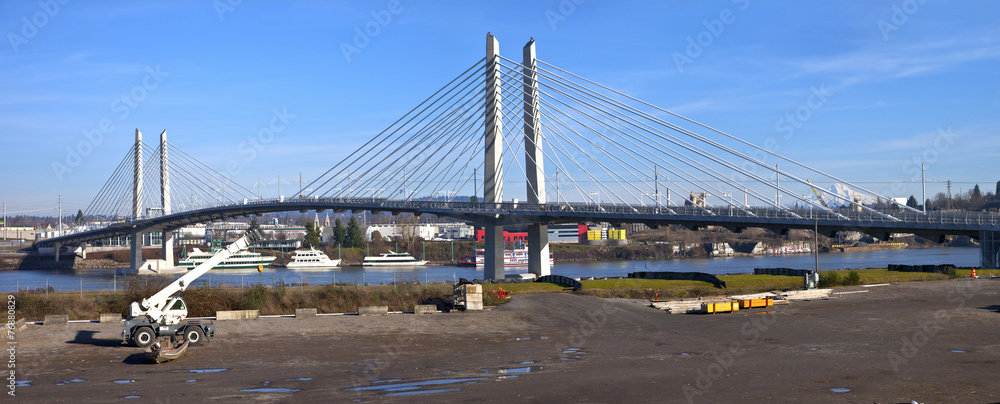 Obraz premium Portland Oregon Tilikum crossing pedestrian bridge panorama.