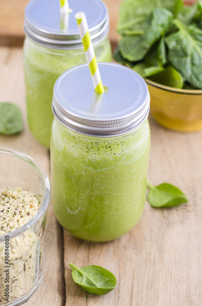 Spinatsmoothie mit Hanfsamen Spinatsmoothie mit Hanfsamen