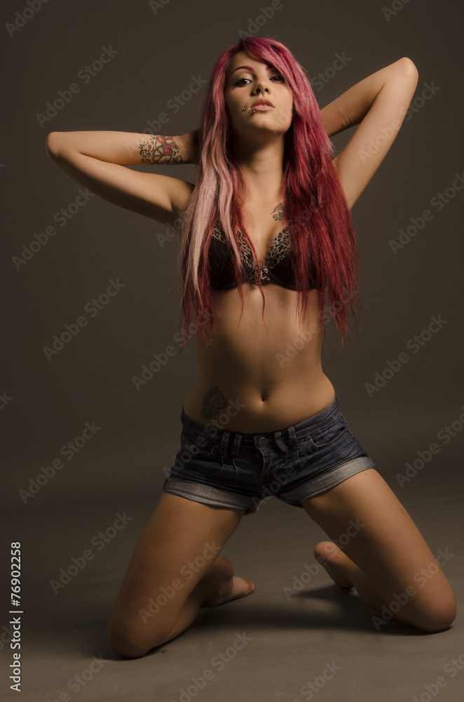 Fototapeta premium jung frau knien erotisch | young woman erotic