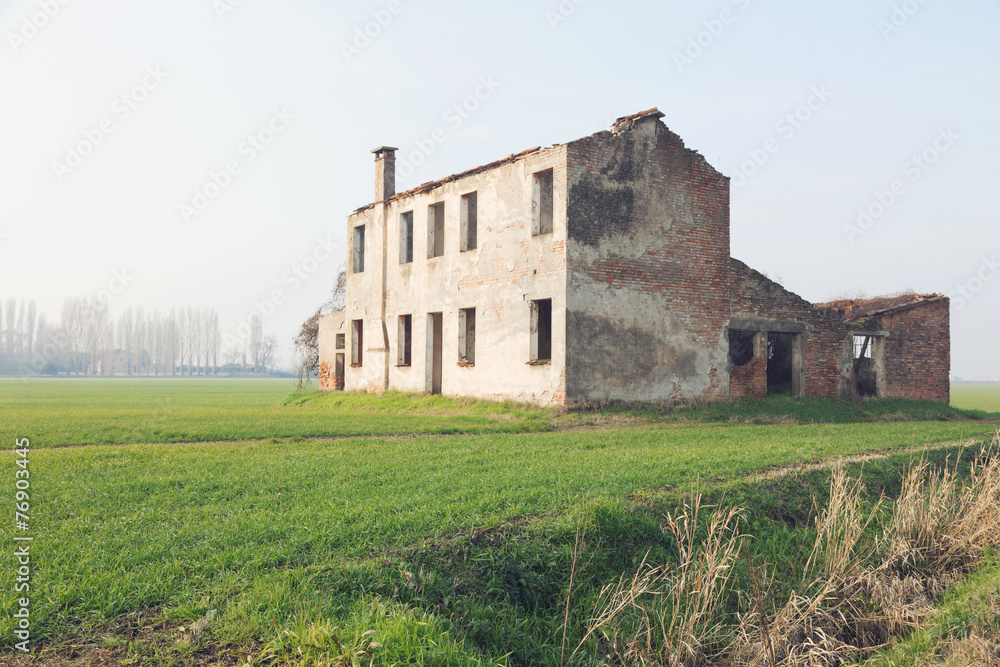 Abandoned farmhouse in the countryside, delta del po, italy