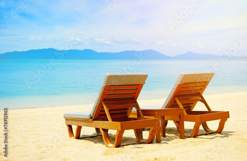 Chairs on the beautiful sandy beach near sea © Andrii Vergeles
