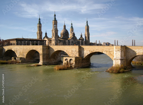 Puente de Piedra, Basilica de Nuestra Señora del Pilar