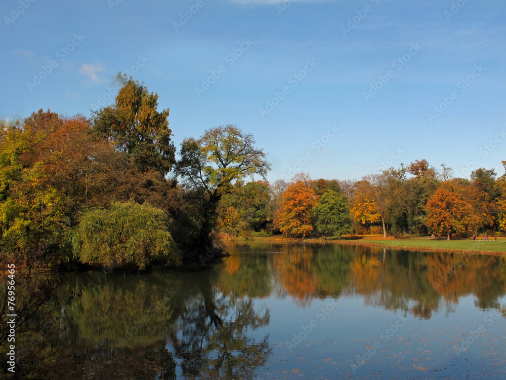 See im Herbst