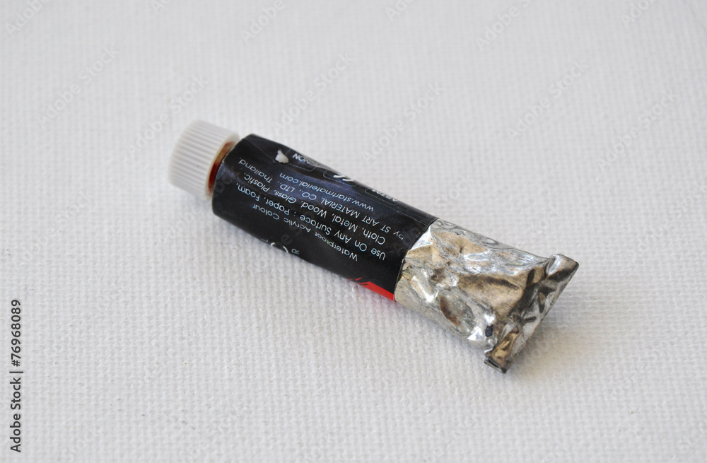 Naklejka premium acrylic paint on a white canvas