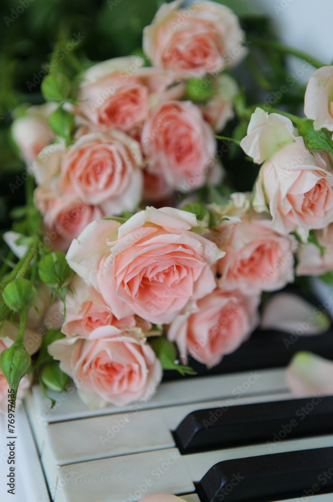 Piano with petal roses