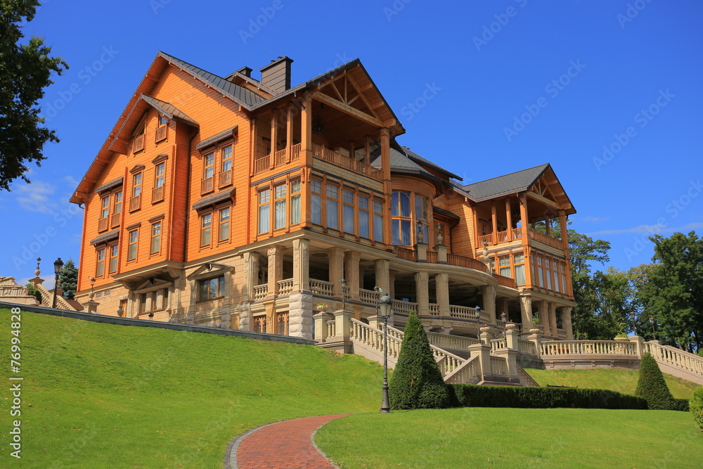 Luxury wooden honka house in Mezhyhirya residence Luxury wooden honka house in Mezhyhirya residence
