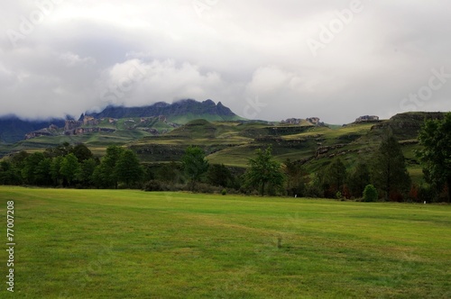 Golfplatz in den Drakenberge in Südafrika