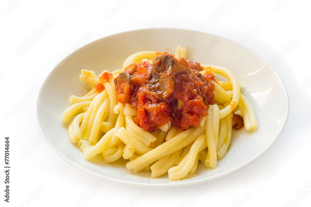 Pasta casereccia con salsa di funghi e pomodoro Pasta casereccia con salsa di funghi e pomodoro