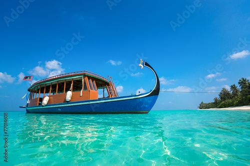 Fototapeta Naklejka Na Ścianę i Meble -  Perfect tropical island paradise beach and boat