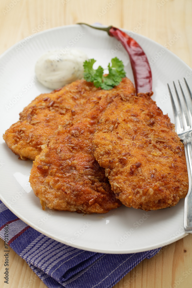 Hähnchenschnitzel in Knusperpanade