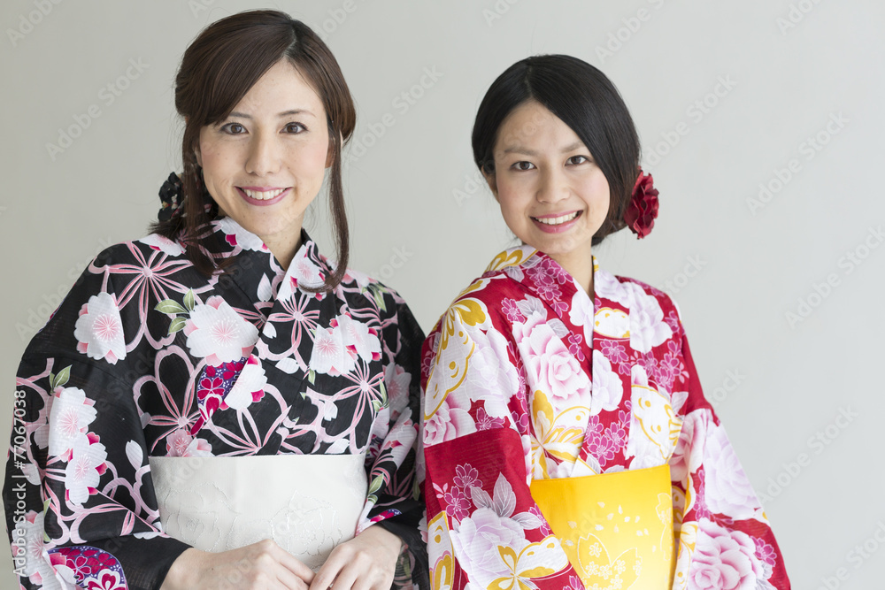 和装 浴衣姿の女性二人