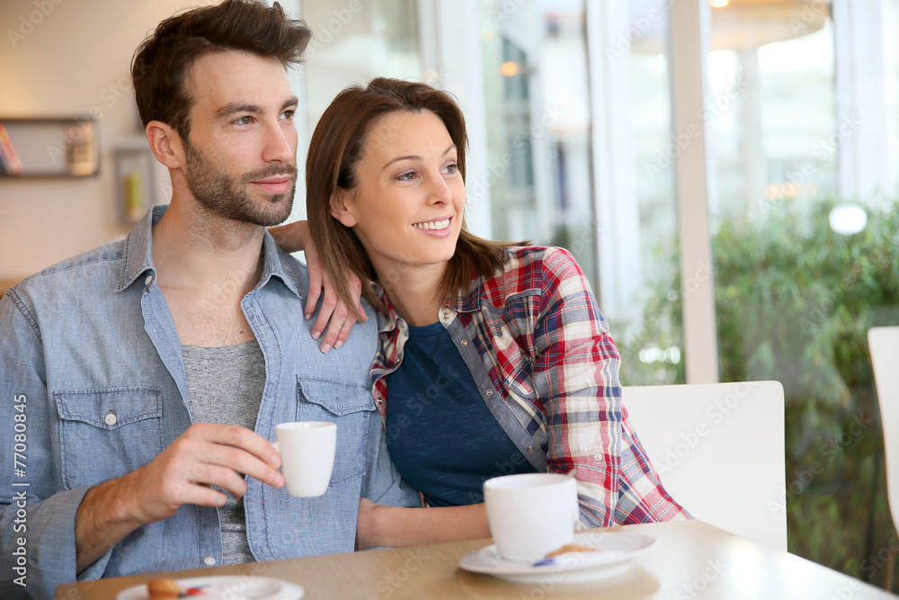 Fototapeta premium 30-year-old couple sitting in coffee shop