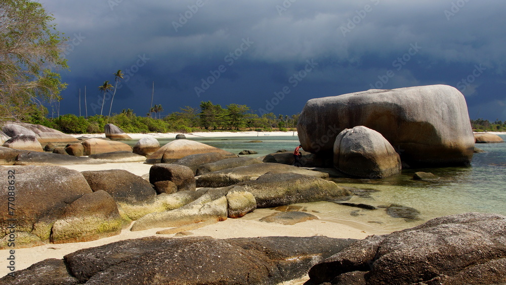 Strand mit Granitfelsen der Insel Belitung