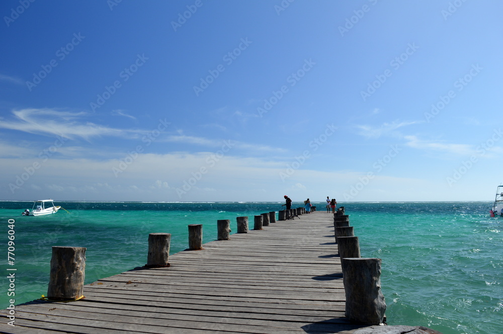 Fototapeta premium Muelle en el Mar Caribe