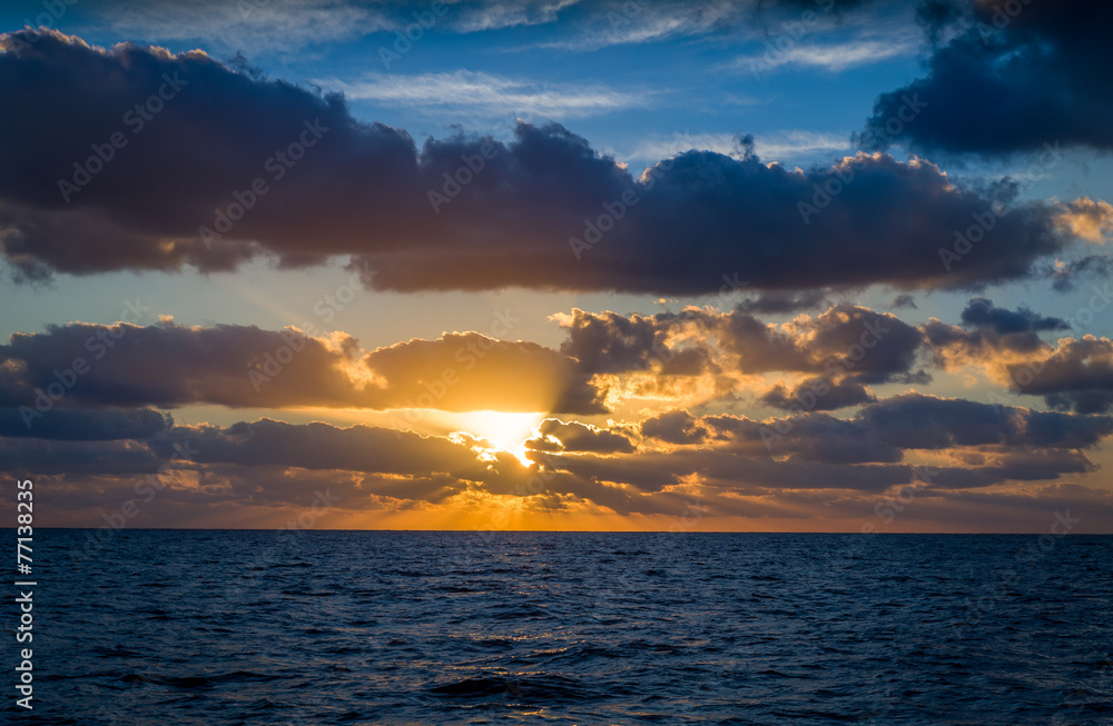 Obraz premium Sunrise at ocean