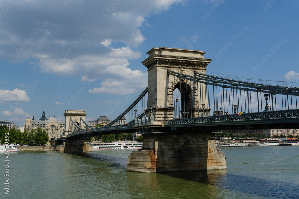 Naklejka premium Chain bridge over Danube river in Budapest