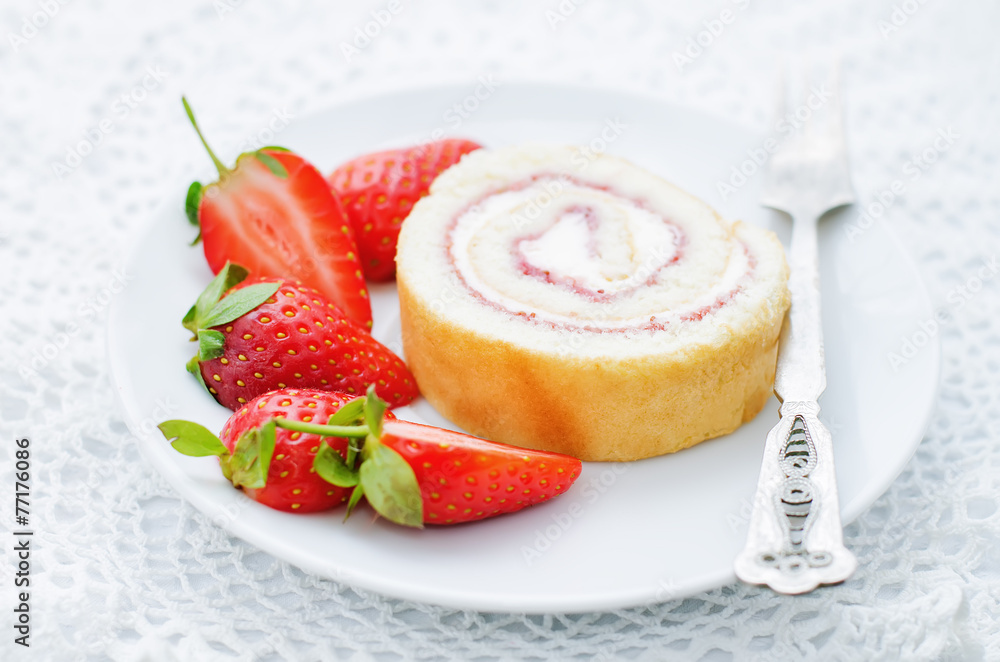 cake roll with strawberries and cream cheese cake roll with strawberries and cream cheese