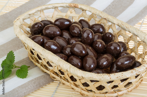 Wallpaper Mural Almond in chocolate Torontodigital.ca