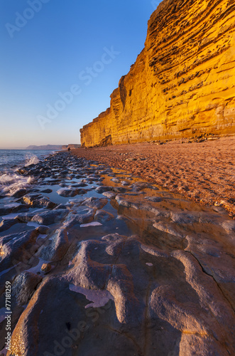 Foto Golden cliffs at West Bay on the Jurassic Coast of Dorset Englan