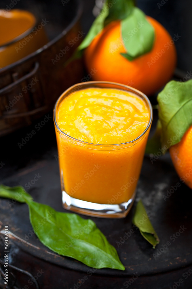 Orangen Smoothie frisch gepresst Orangen Smoothie frisch gepresst