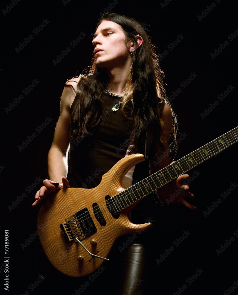 Obraz premium man playing electrical guitar