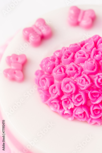 Close up pink jelly cake © SKT Studio