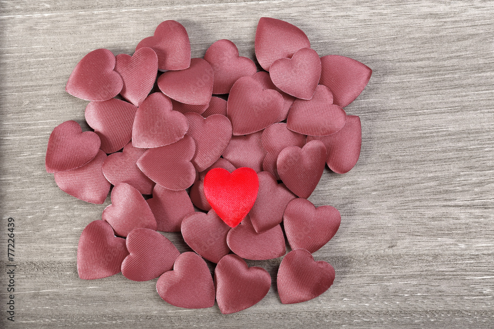 Obraz premium One red heart on the pink hearts background