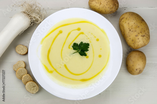 Italian potato and leek soup