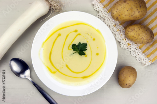 Italian potato and leek soup