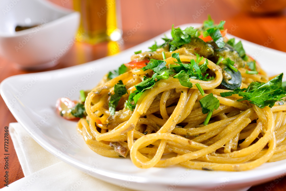 spaghetti with porcini mushrooms and zucchini