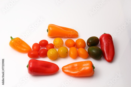 composicion con pimientos, tomates y colores
