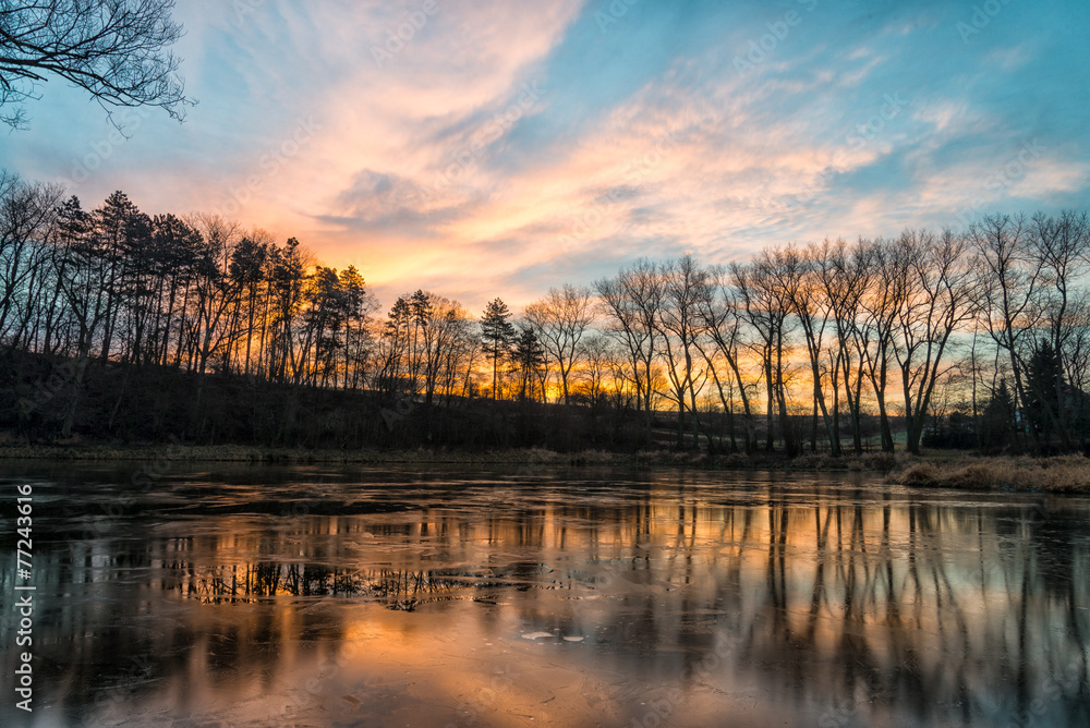 Obraz premium Sunrise over lake landscape.