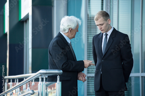 Quadro em tela Senior businessman talking with his employee