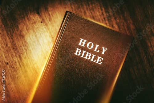 Valokuvatapetti Holy Bible
