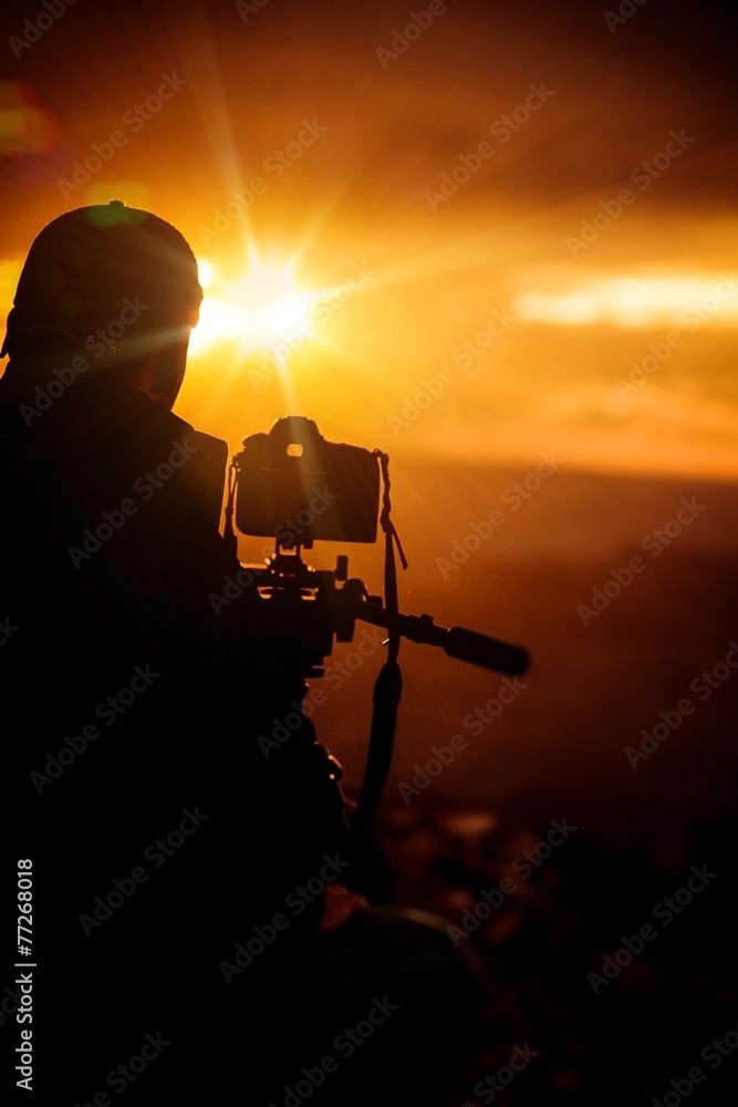Naklejka premium Taking Pictures at Sunset