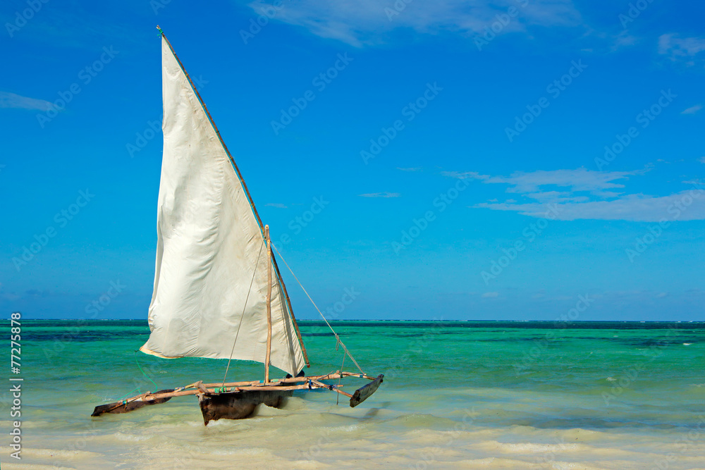 Obraz premium Wooden sailboat (dow) on water, Zanzibar island