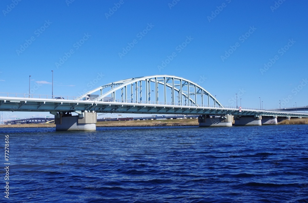 Naklejka premium 水色のアーチ橋