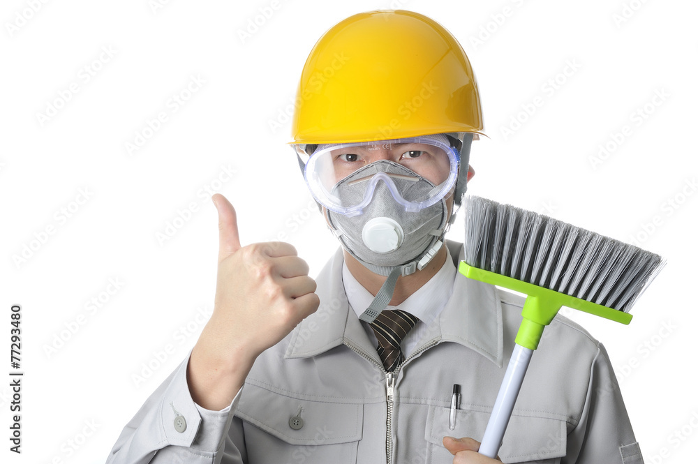 掃除道具を持った作業員