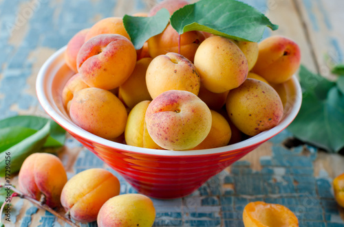 Fresh apricots in a bowl