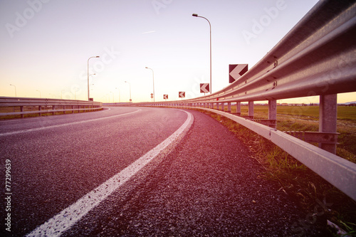 Εκτύπωση καμβά Strada e guard rail dal basso