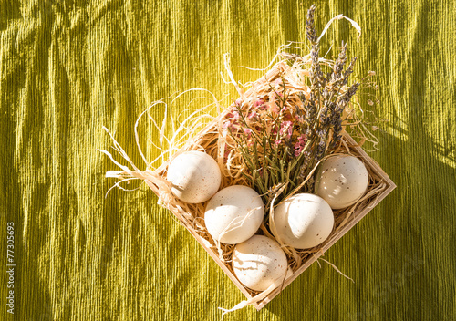 Obraz na płótnie Easter eggs decoration with lavender w salonie