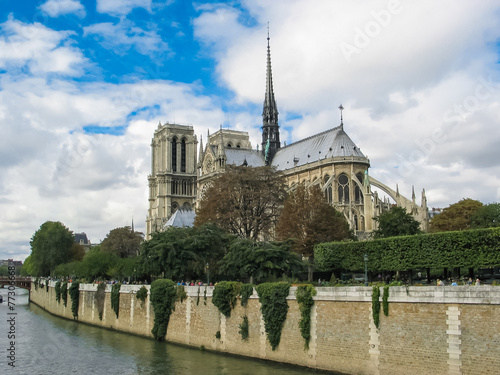 Notre Dame cathedral in Paris © ammonite