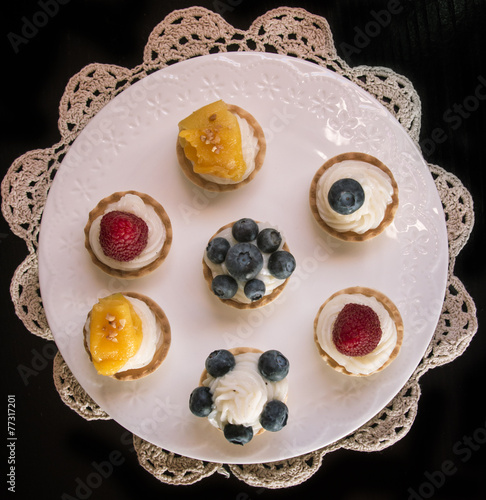 Sweet tartlets filled with cream and , blueberry, raspberry and