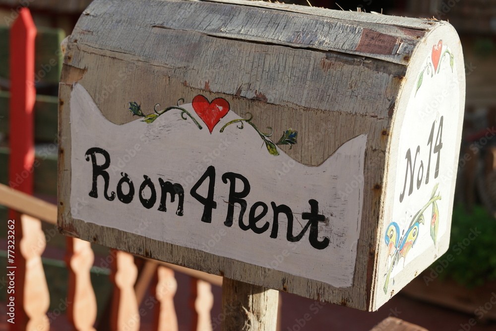 Φωτογραφία Vintage Mail Box with Room 4 Rent Text