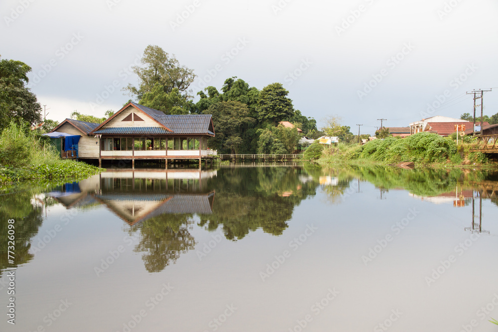 Casa en el estanque Paksong