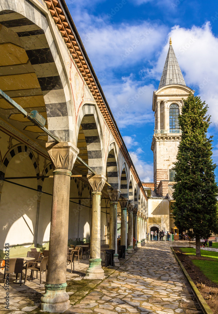 Obraz premium View of the Tower of Justice in the Topkapı Palace, Istanbul